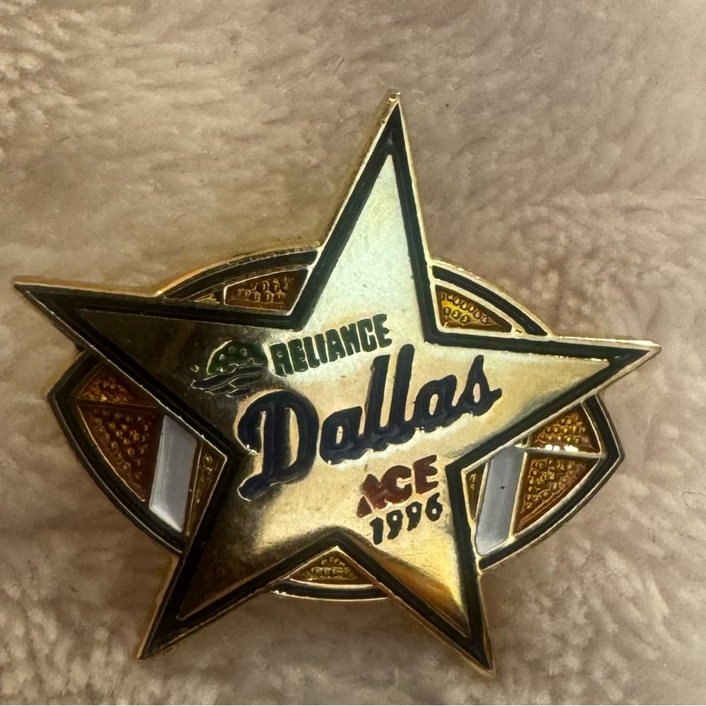 Vintage Ace Hardware, football lapel, pin very rare gold tone 1” Dallas 1996